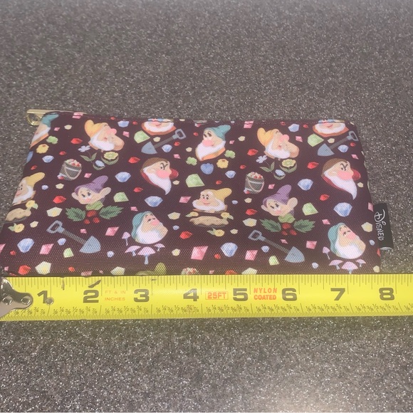 Disney Loungefly: Snow White’s  7 Dwarfs Cosmetic Bag: New No Tags - Picture 6 of 6